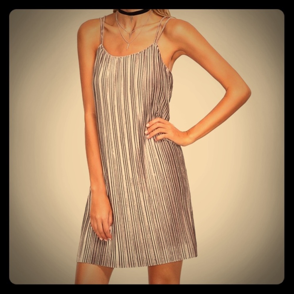NWT Beau & Arrow Loveriche Velvet Dress